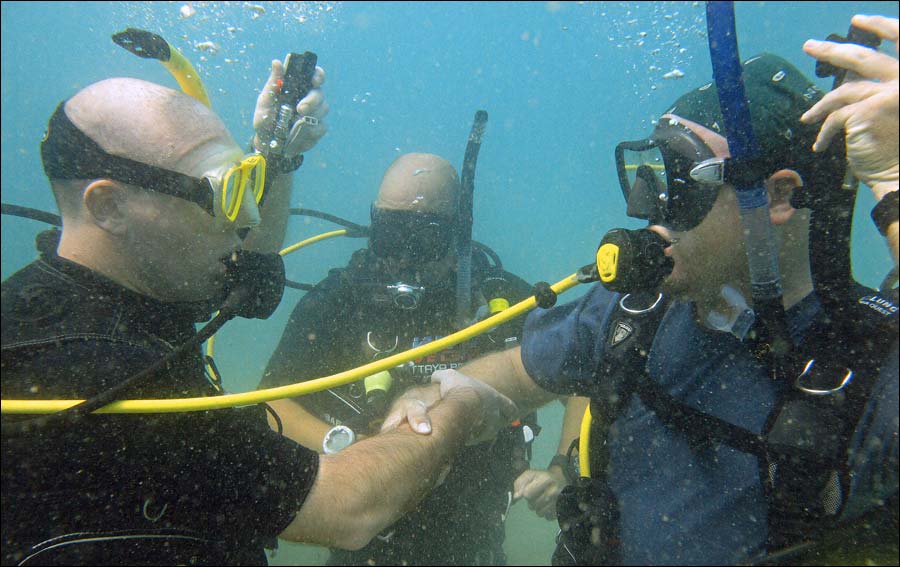 Divers sharing air