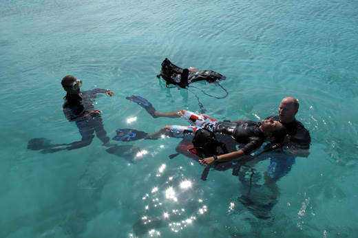 Diver rescue practice