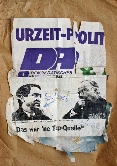 Originalstueck von eine Plakatsaeule in der Oranienburger Strasse (1990)