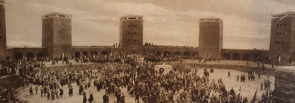 Hindenburg bei der Einweihung des Tannenbergdenkmals...